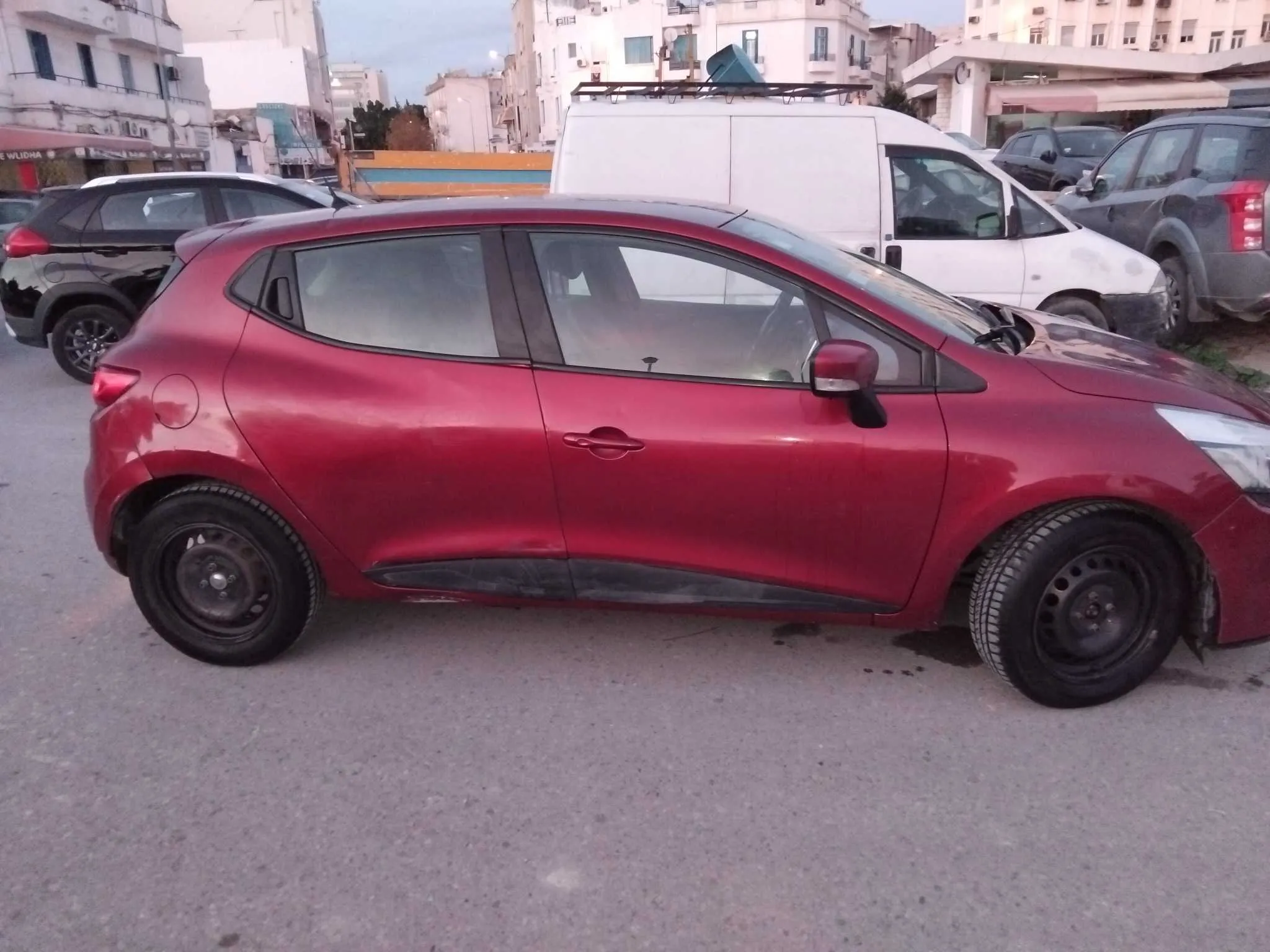  Clio 4 à Tunis - Photo 3