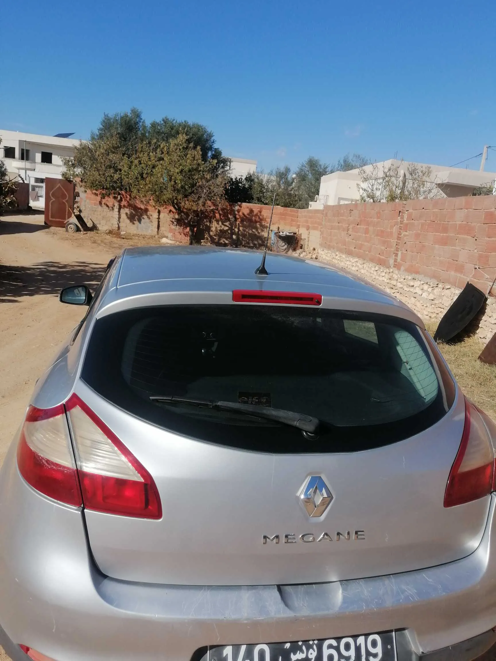  Voiture en bon état à Sfax - Photo 3