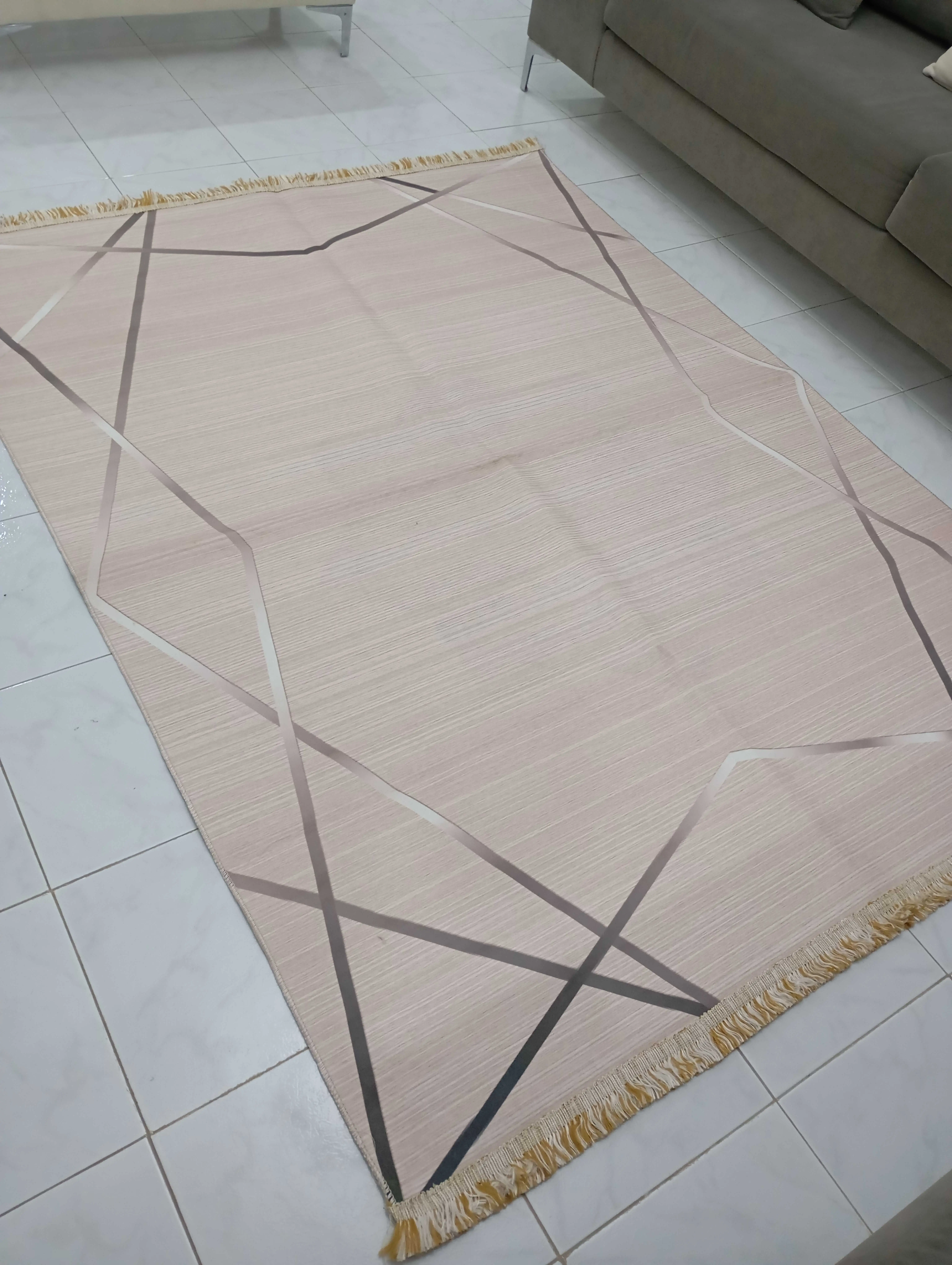  Tapis jamais utilisé 6 pieces 2,10/1,60 à Ariana - Photo 3
