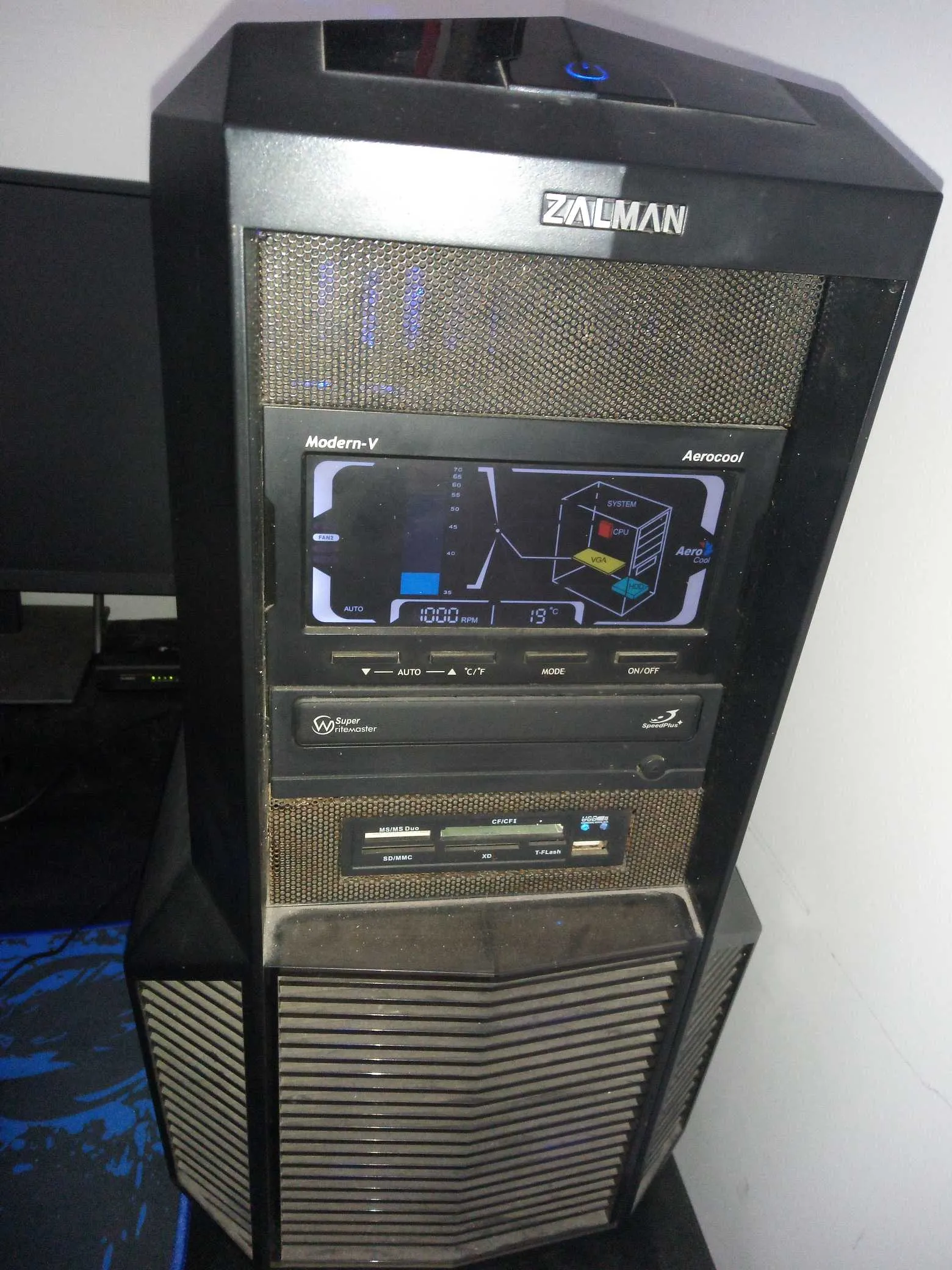  Boitier Gamer Zalman Z11 Plus + AEROCOOL + lecteur dvd + lecteur de carte à Tunis - Photo 3