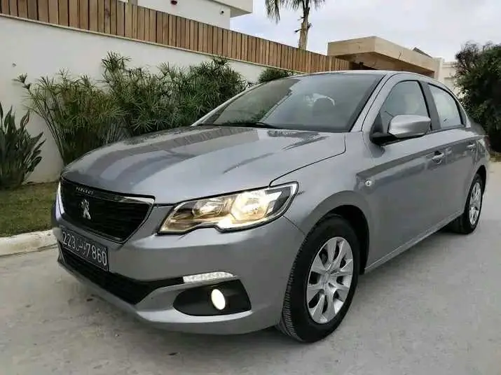  PEUGEOT 301 PREMIÈRE MAIN EN TRÈS BON ÉTAT à Bizerte - Photo 2
