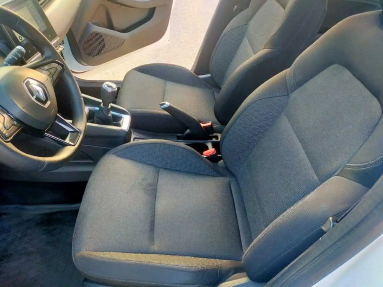 Une belle voiture clio 5 à sousse - Photo 3