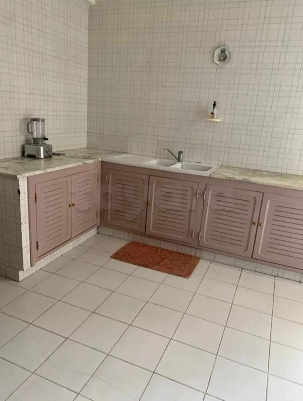  un spacieux appartement s+4 au 1er étage a louer situé a Manzah 8 à Tunis - Photo 2
