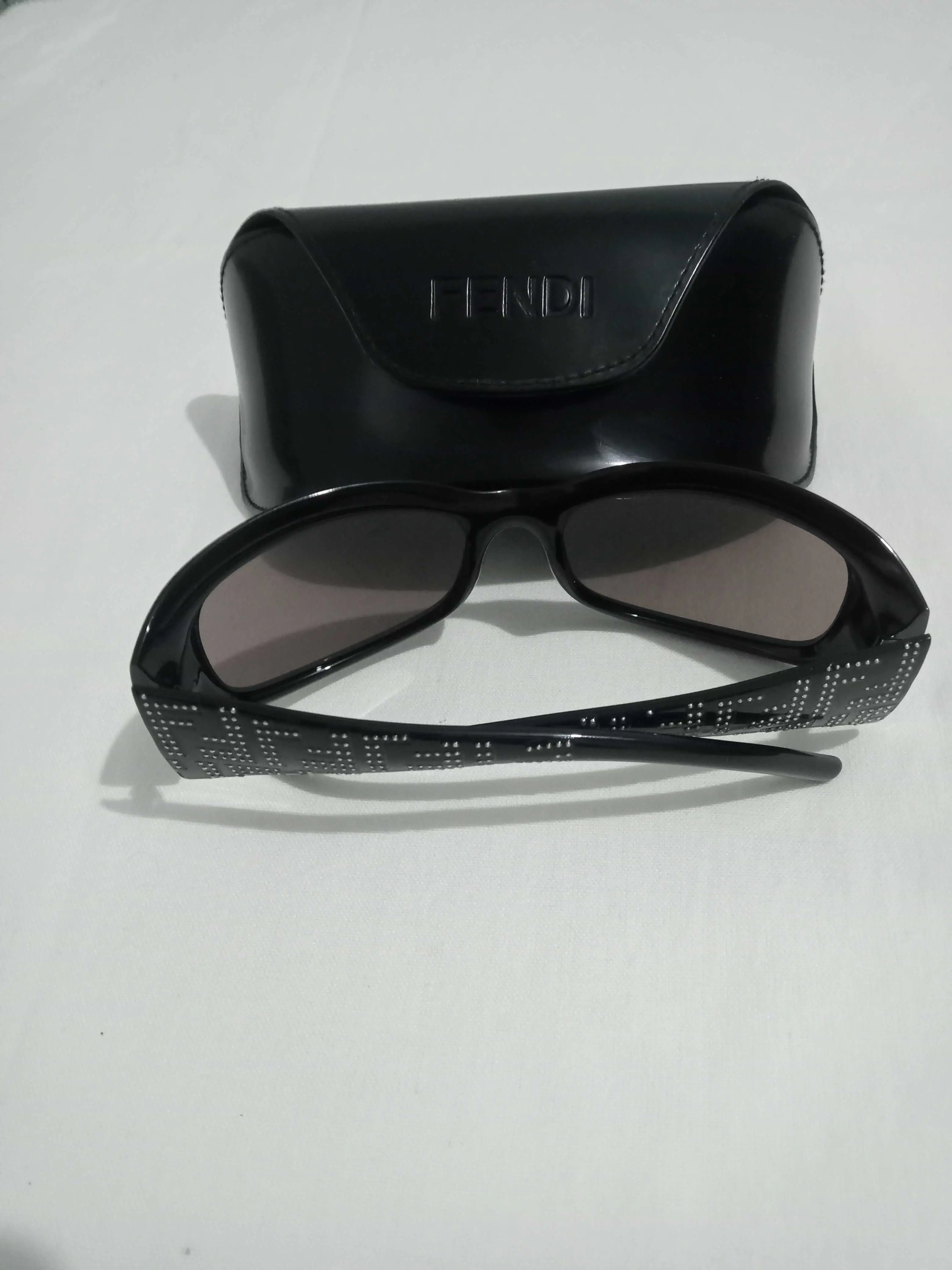  Lunette de soleil fendi pour femme marque de luxe. à Nabeul - Photo 2