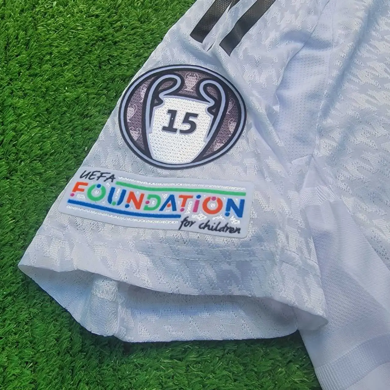  Maillot Real Madrid 2024 25 à Tunis - Photo 3