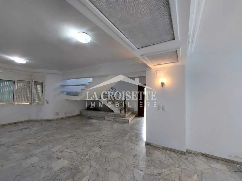  Villa S+4 pour un usage bureautique a Lac 1 ZBL0473 à Tunis - Photo 2