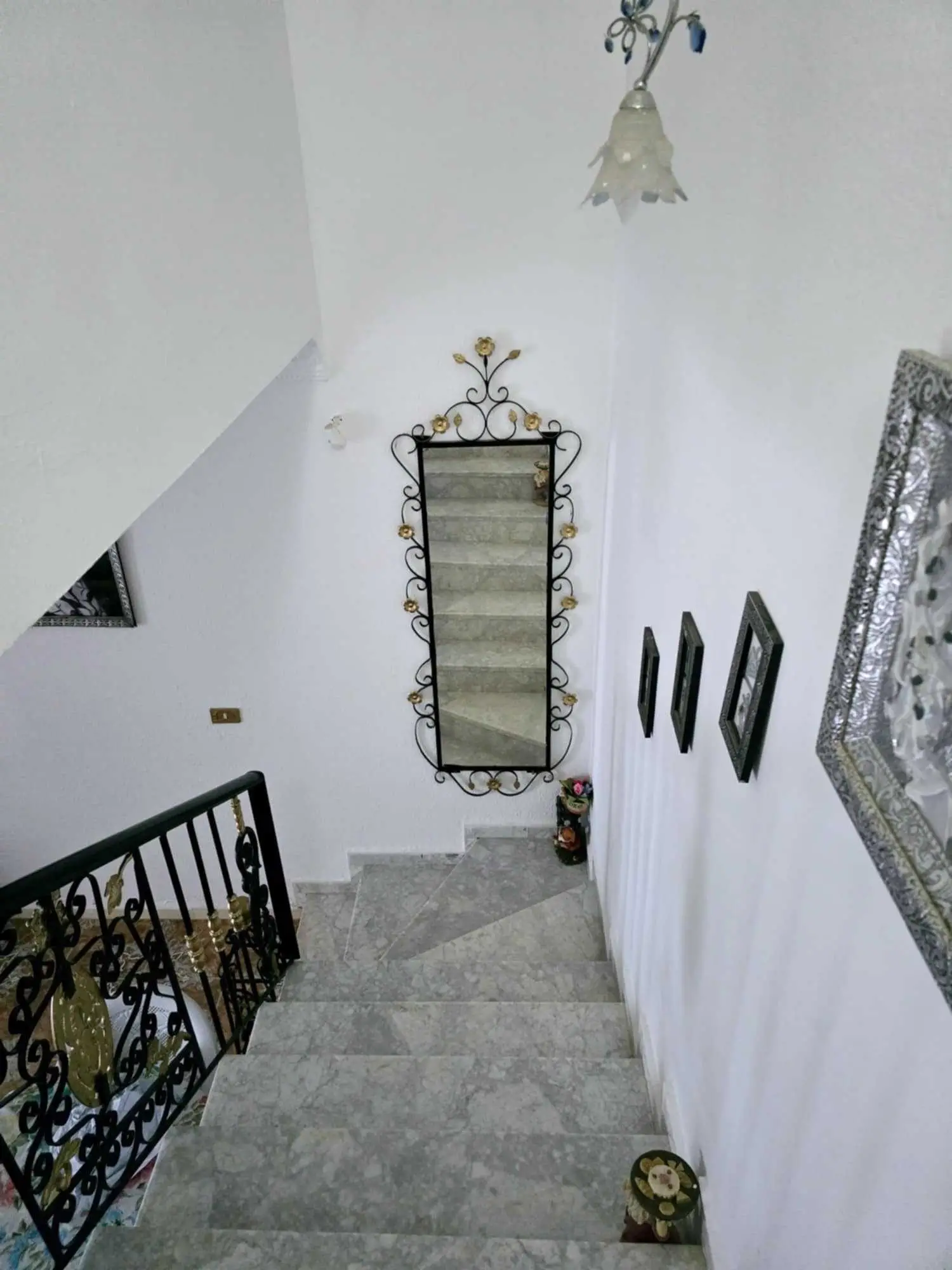  À Vendre : Superbe Villa de Style Américain sur Trois Niveaux. à Tunis - Photo 3
