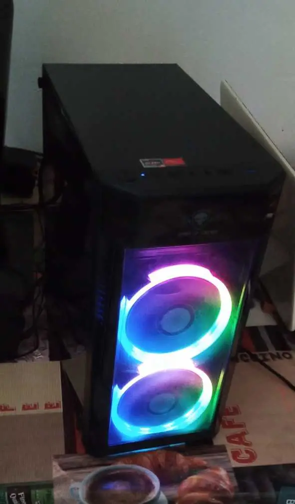  PC gamer presque neuf Ryzen 5 4600G 16Gb Ram 768Gb SSD à Manouba - Photo 2