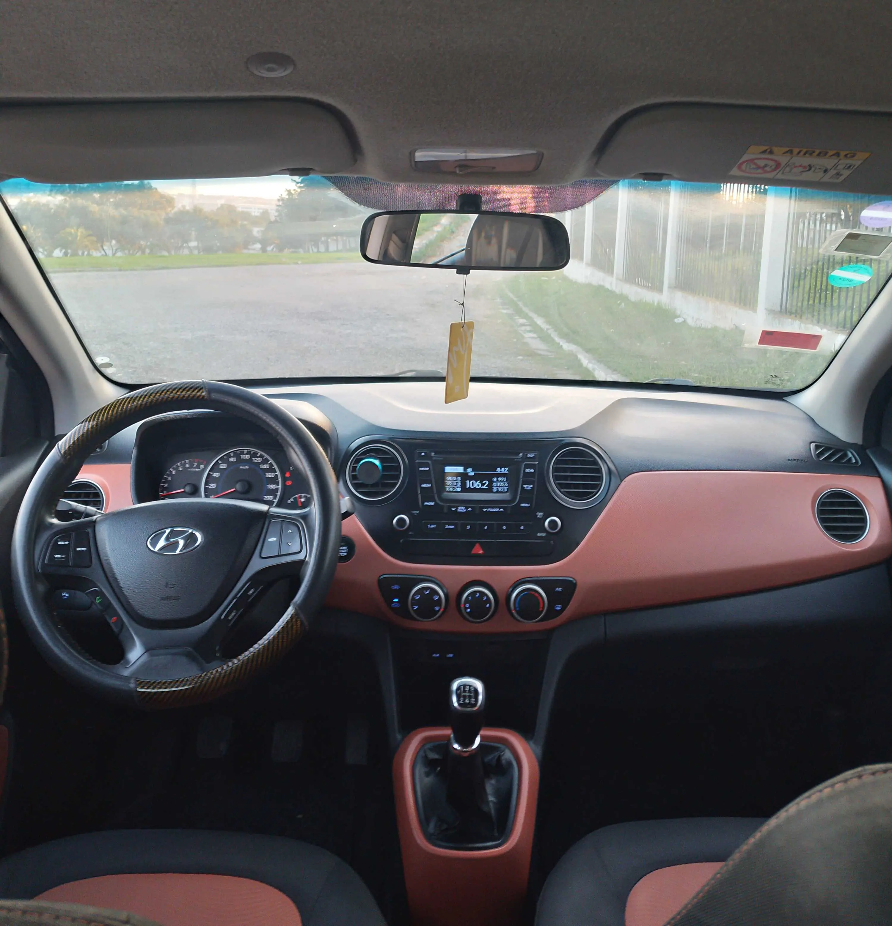  HYUNDAI GRAND I10 FULL OPTIONS TEL 95 895 854 à Bizerte - Photo 3