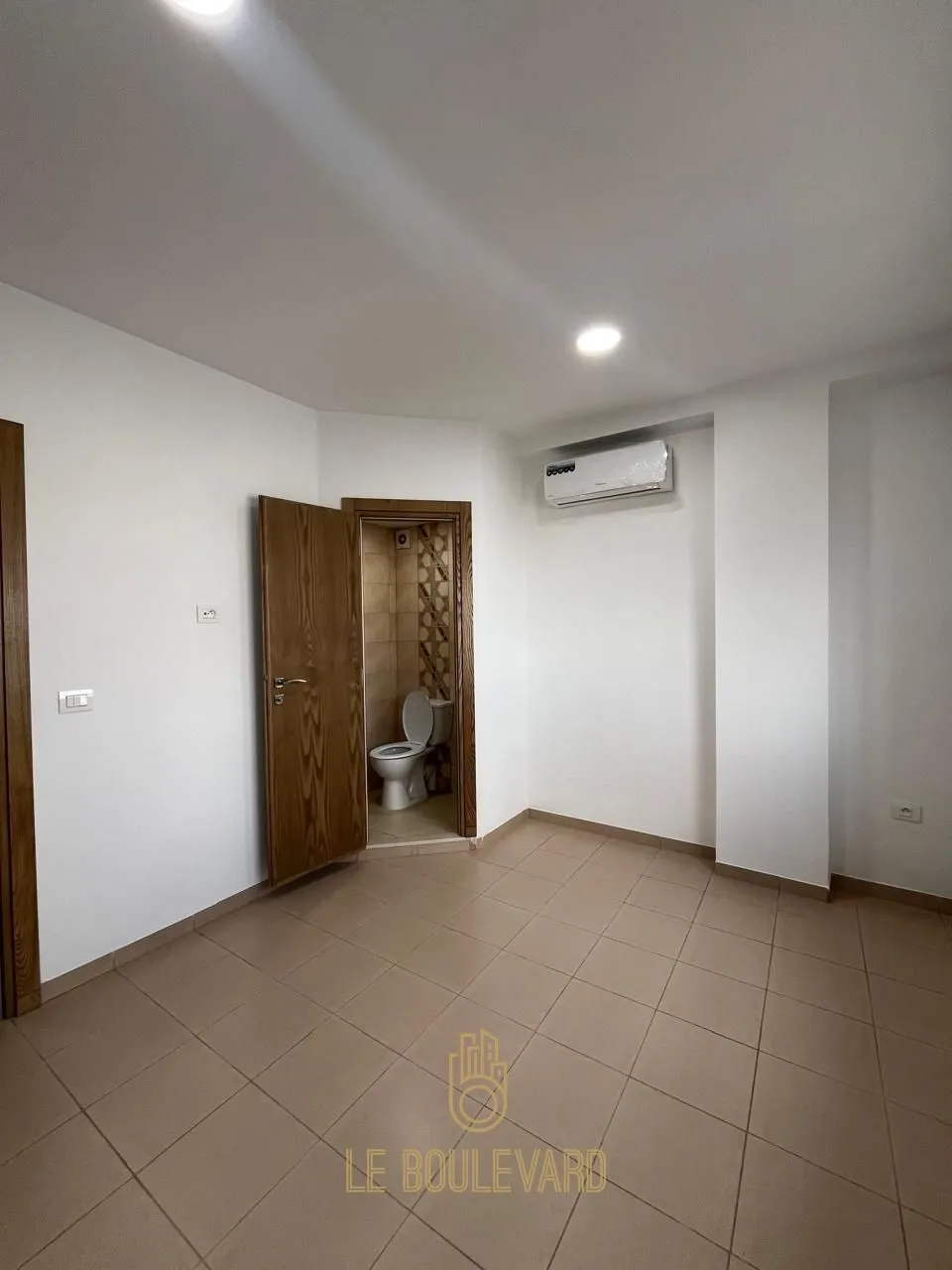  A Louer Deux Étages avec 6 Appartements, Idéal Bureaux ou Commerce, Centre-Ville Nabeul à Nabeul - Photo 2