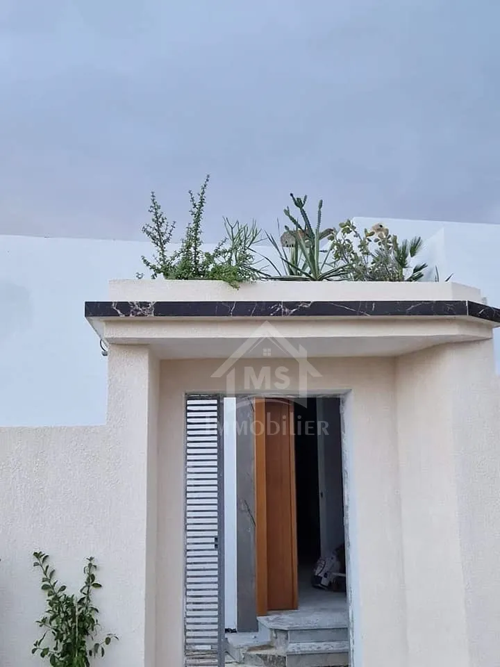  s+2 situé à manar 1 