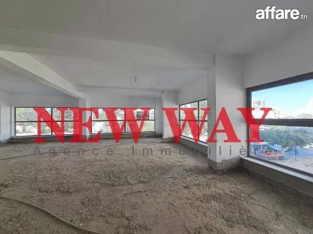  un spacieux appartement s+4 vide au 1er étage a louer situé a Bardo (cité stade) 