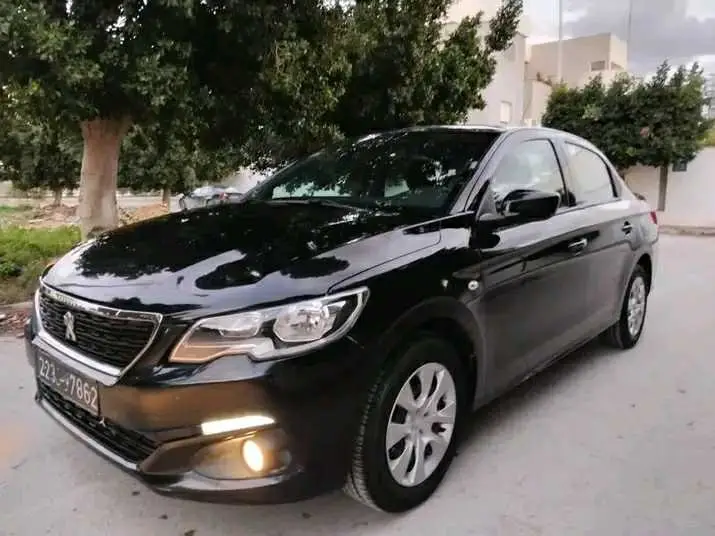  PEUGEOT 3011 PREMIÈRE MAIN TRÈS PROPRE à Bizerte - Photo 2