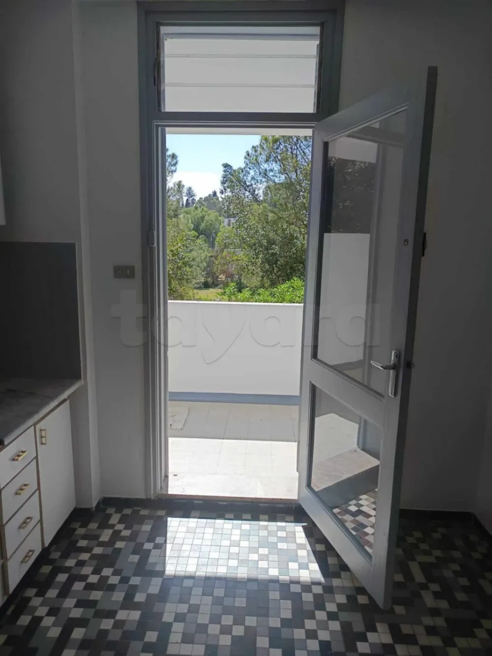  location d'un appartement s3 cité mahrajene 1400dt à Tunis - Photo 2