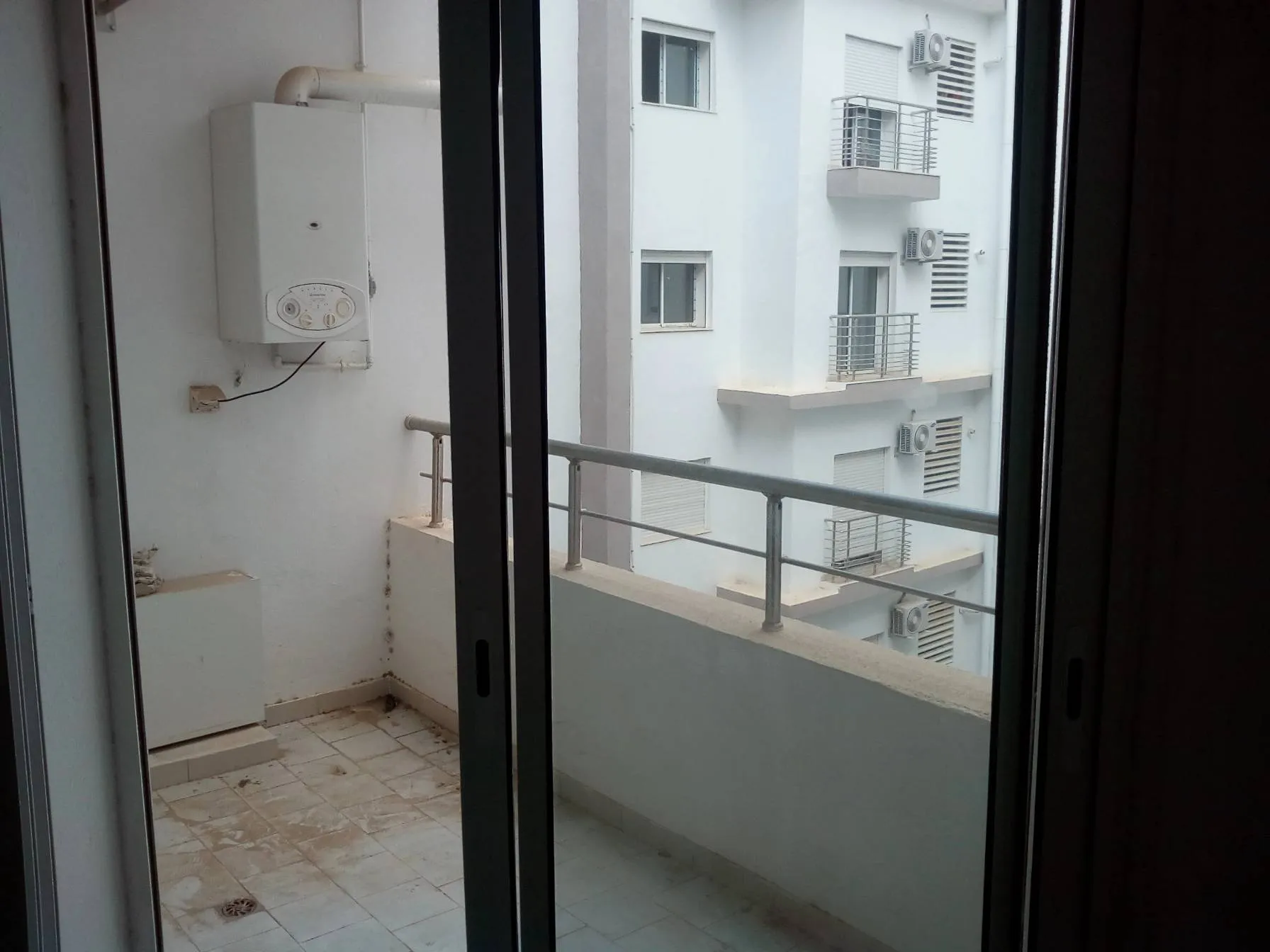  location d'un appartement s1 4éme étage menzah9c 900dt à Tunis - Photo 2