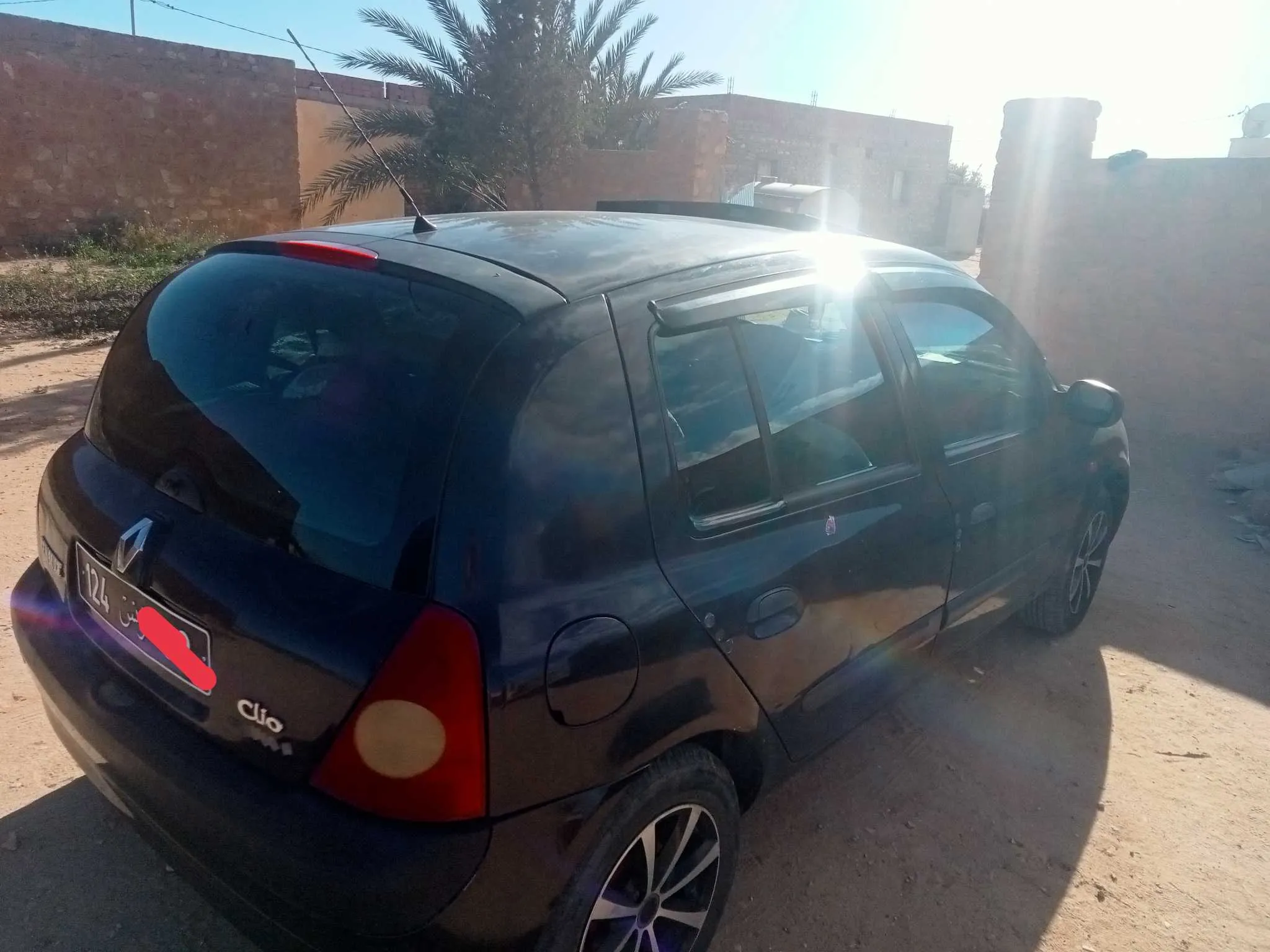  Clio bombe à Gafsa - Photo 2