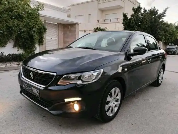 TOYOTA AVANSIS PREMIÈRE MAIN TRÈS PROPRE
