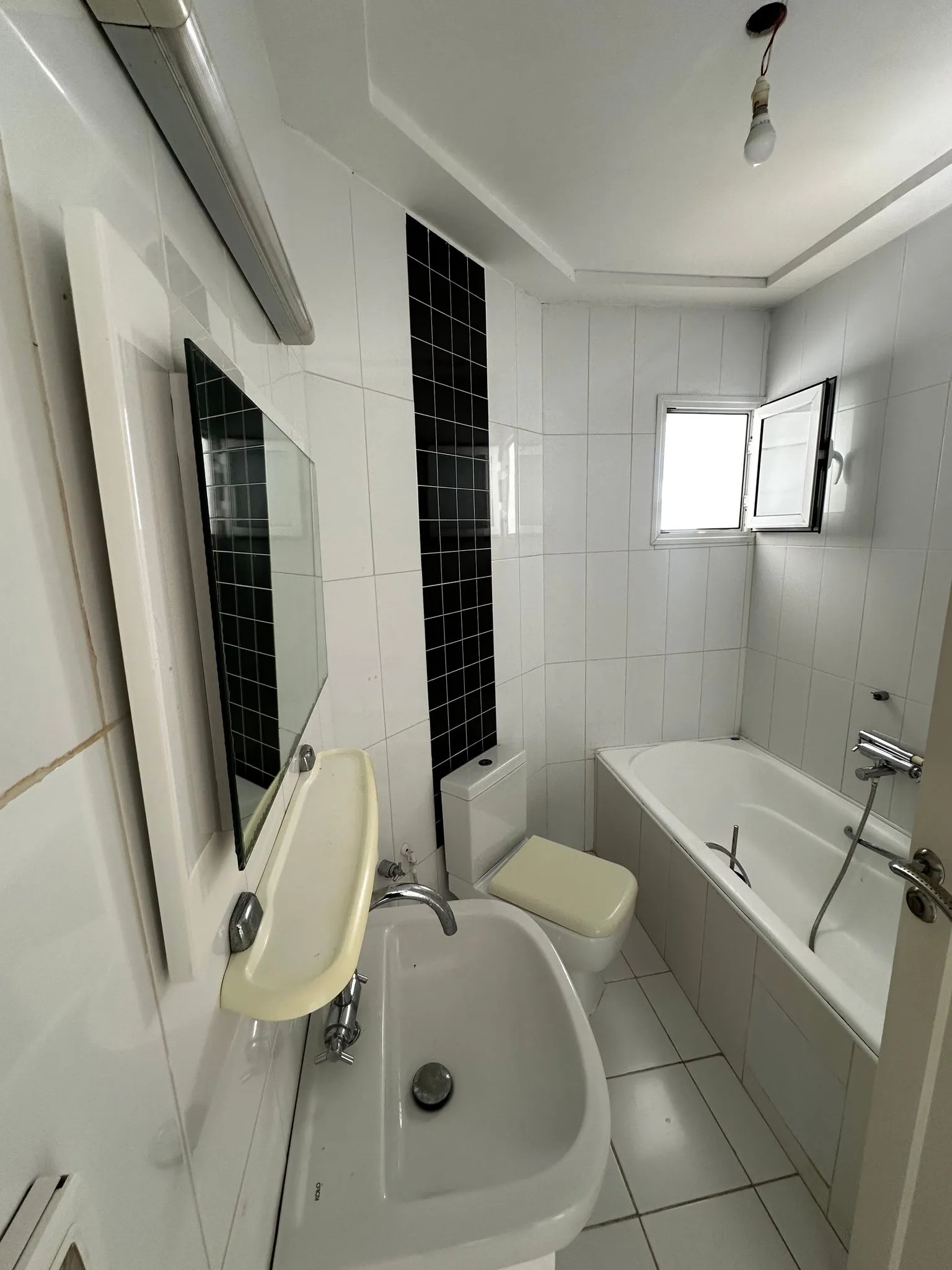  A louer un appartement S2 a la nouvelle medina à Ben Arous - Photo 3