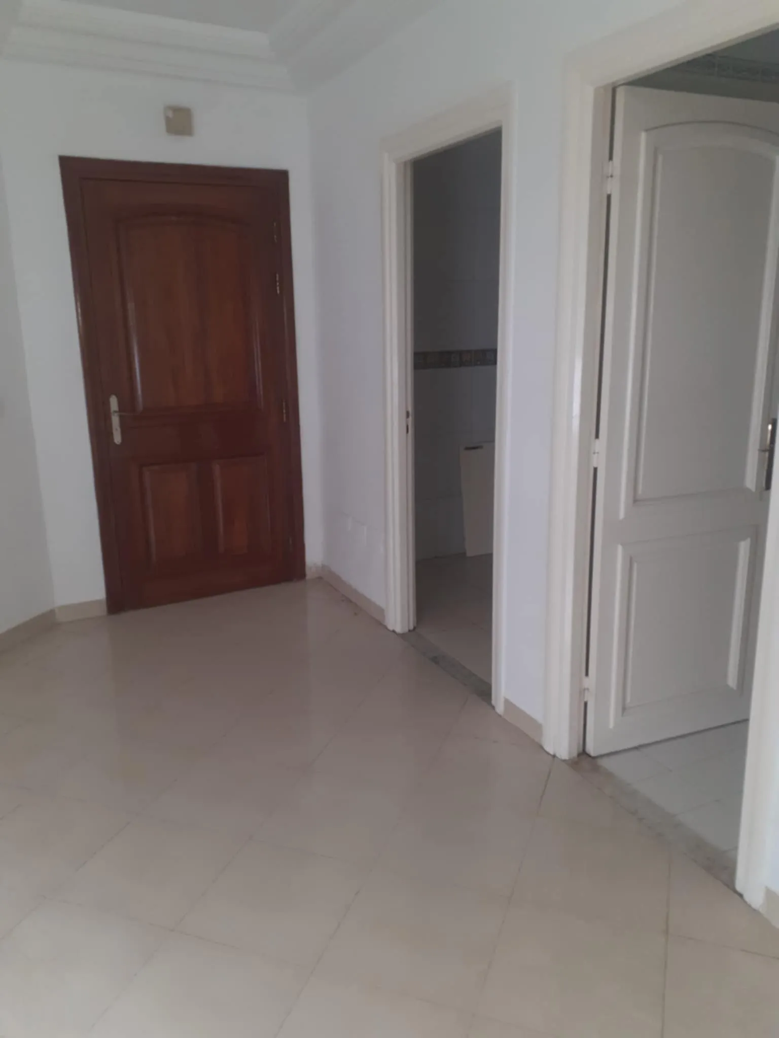  A Louer Etage De Villa S+3 Meublé En 2éme étage Située à Néapolis, Nabeul 