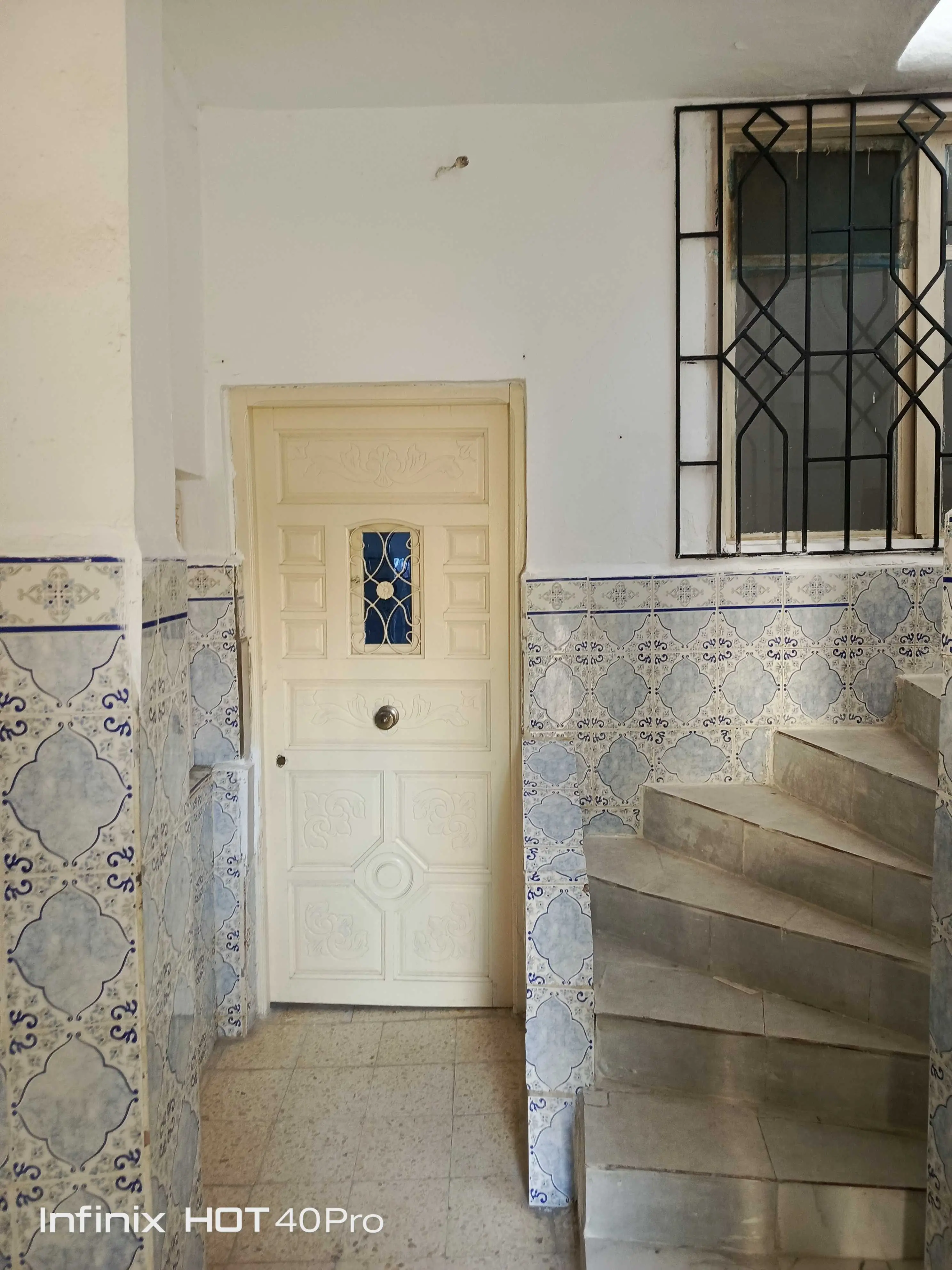  منزل بطابقين للبيع à Tunis - Photo 2