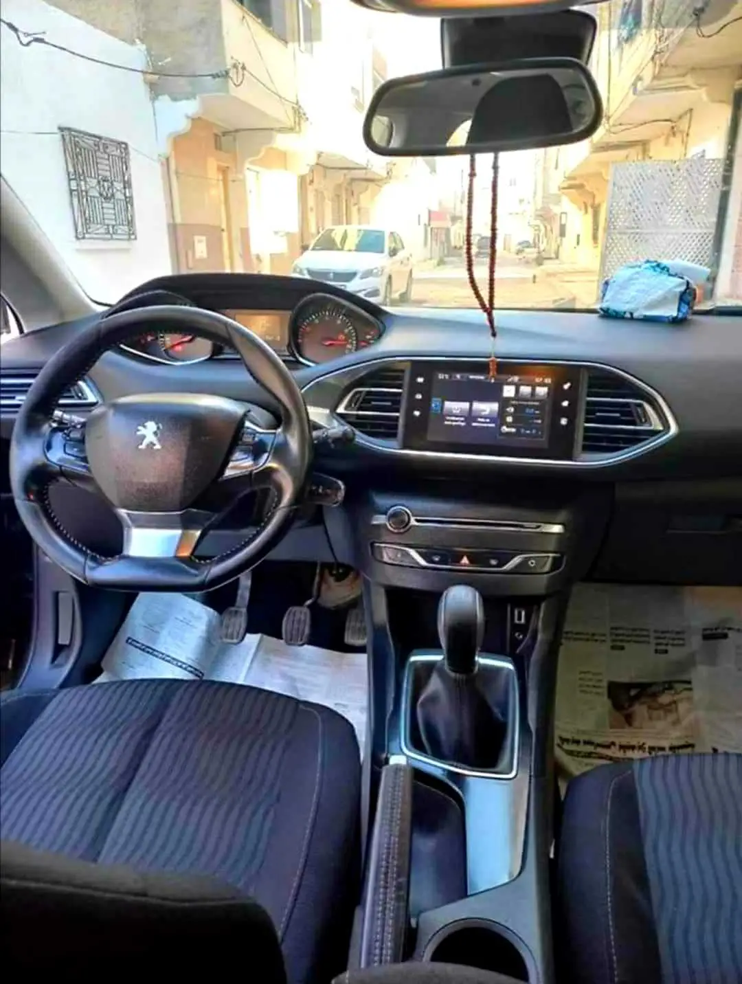  Peugeot 308 Essence 2017 à Mahdia - Photo 2