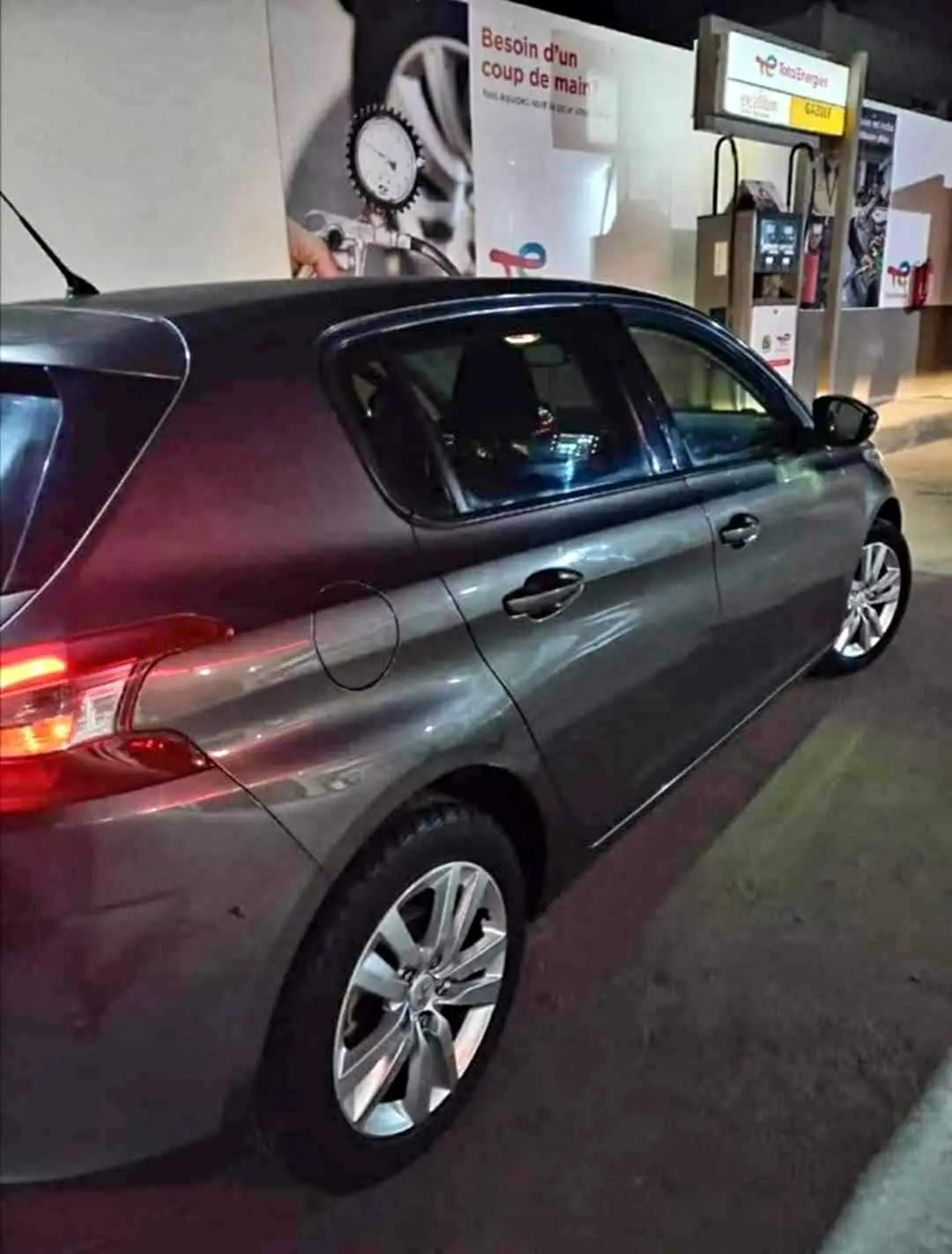  Peugeot 308 Essence 2017 à Mahdia - Photo 3