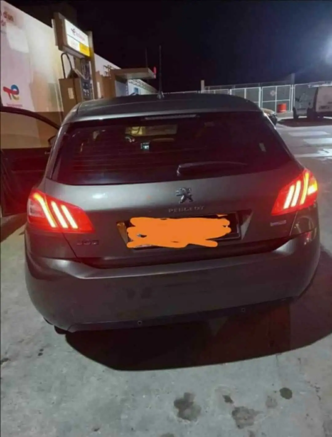  Renault megane sedan 2: dci 1.5 1ére main 2009 T.B.Etat neuf origin Tel:52 321 547 