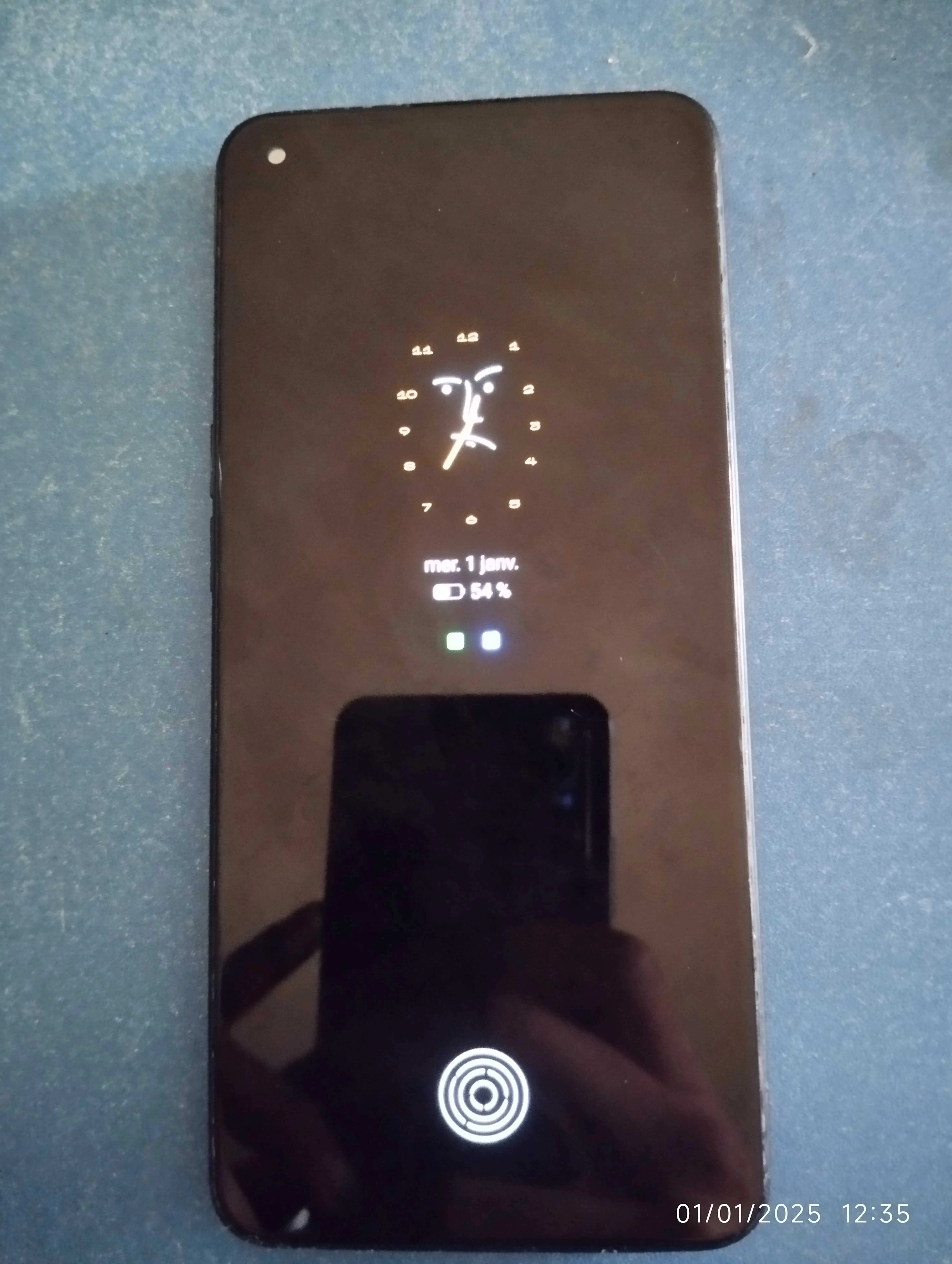 iPhone SE 2020 64G batterie 82% bon état tt en marche aucun défaut jamais réparé avec son câble prix 490d tel 20172643