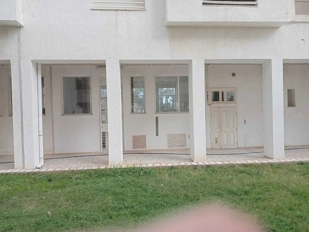  Borj cedria à louer un Appartement haut standing ; Salon + Salle de séjour +3 pièces + 1 salles de bains 