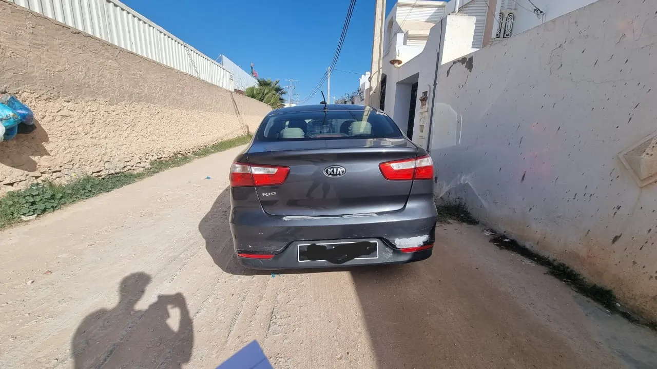  À VENDRE : Kia Rio Berline 2016 – État Impeccable ! à Tunis - Photo 2