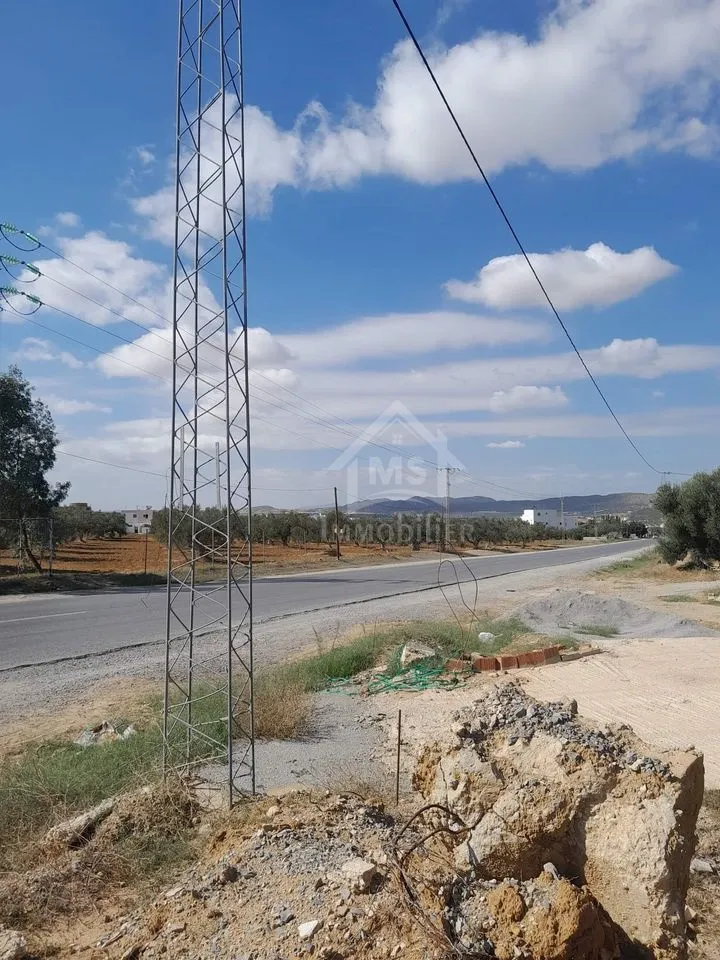  Dépôt à louer à Tunis – Route principale (Autoroute Tunis A10) 
