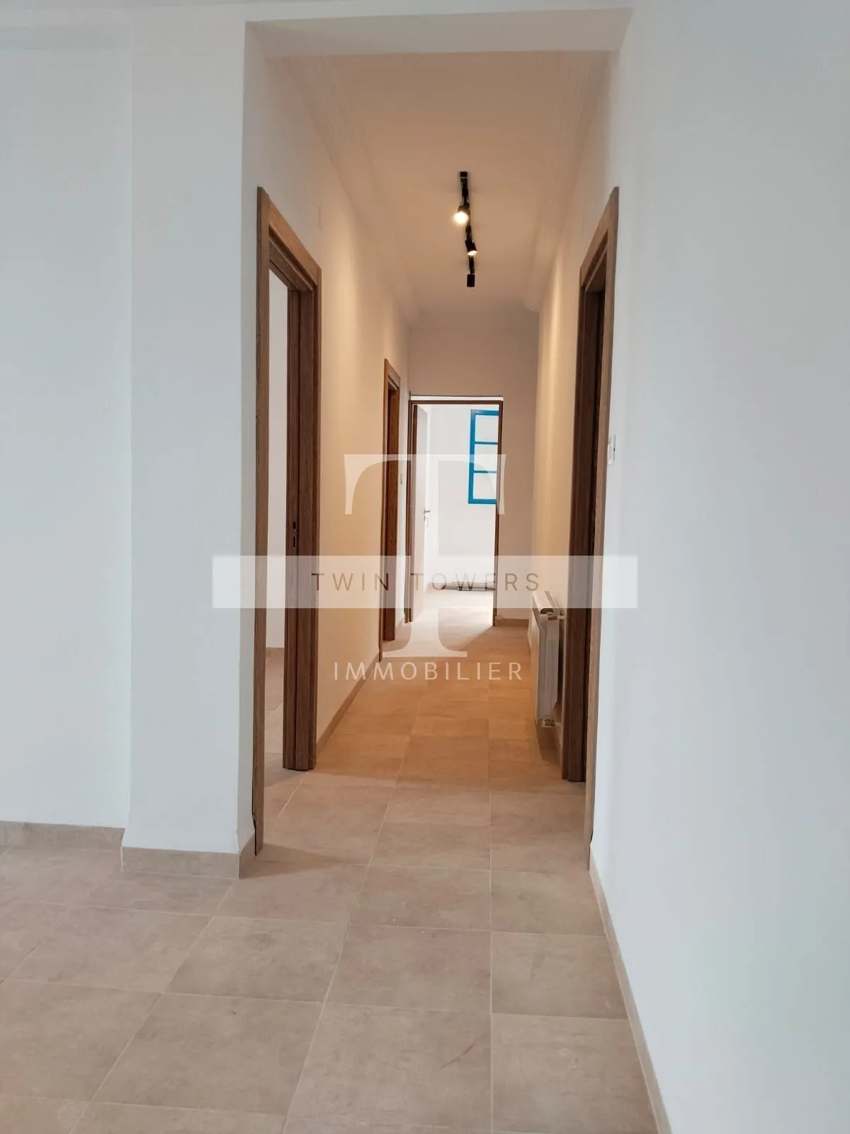  Spacieux Appartement S+3 + Studio dans une Résidence R+1 fait l'angle à sousse - Photo 3