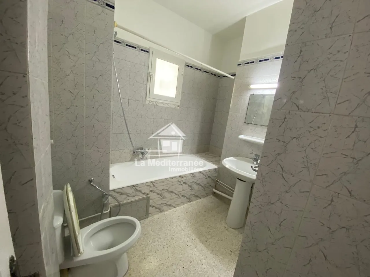  A louer appartement s+2 au bardo à Tunis - Photo 2