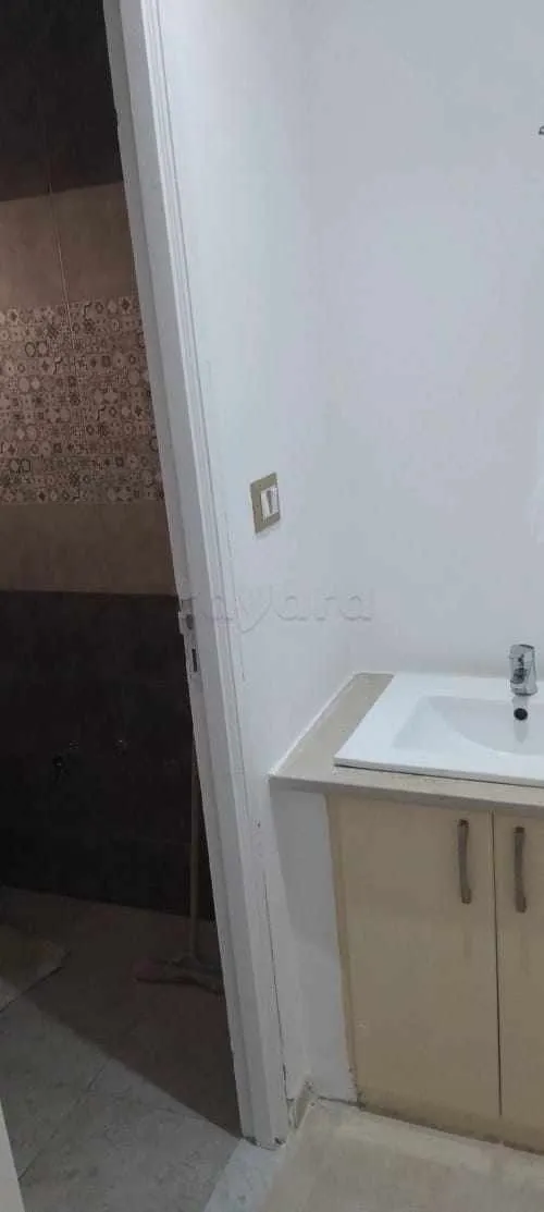  un appartement s+1 neuf et jamais habité au 2éme étage a louer situé a Cité Ibn Khaldoun Prés de Marché à Tunis - Photo 2