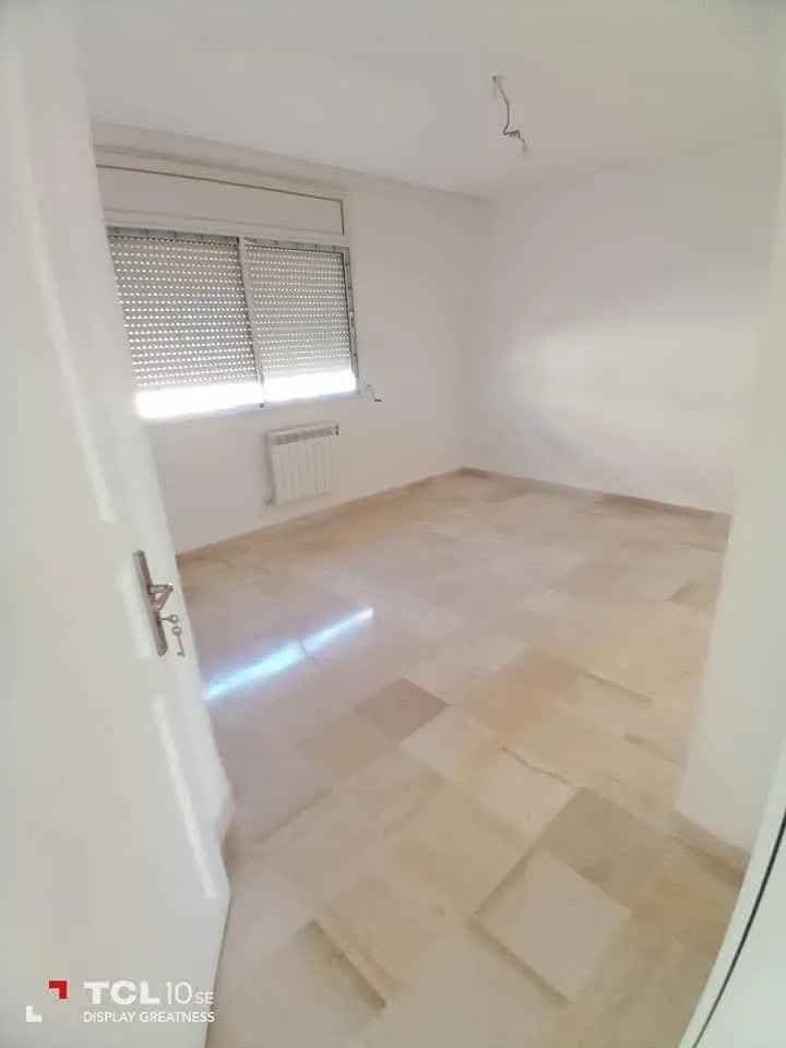  location appart s2 3éme étage manar1 750dt à Tunis - Photo 2
