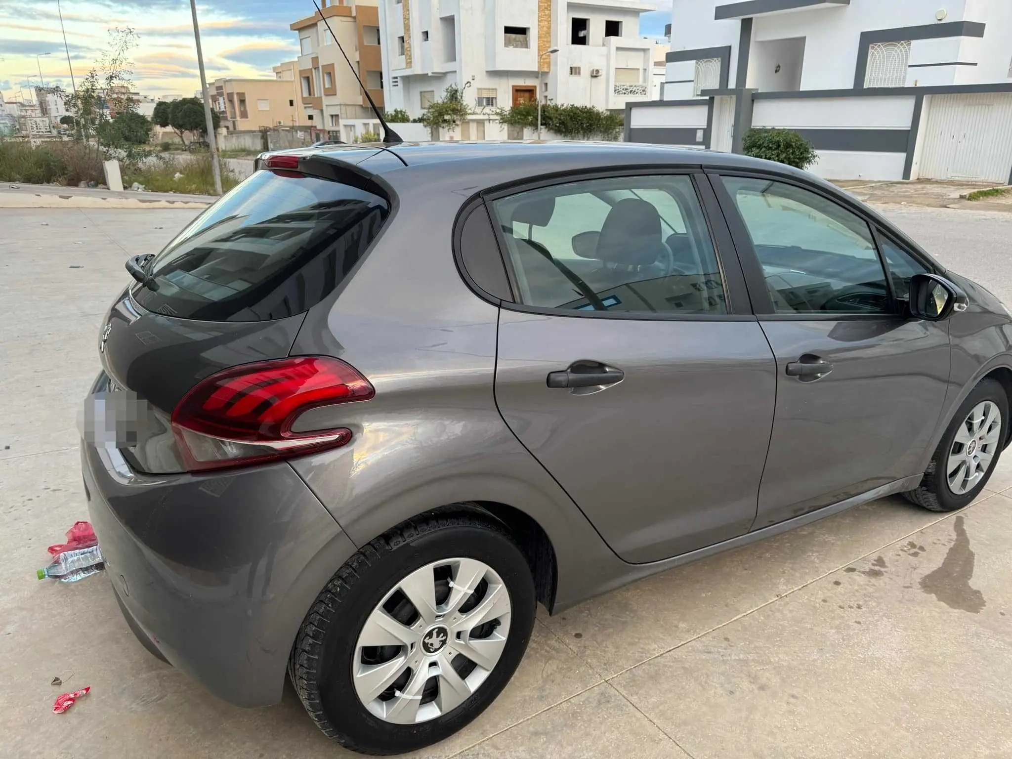  Peugeot 208 à sousse - Photo 3