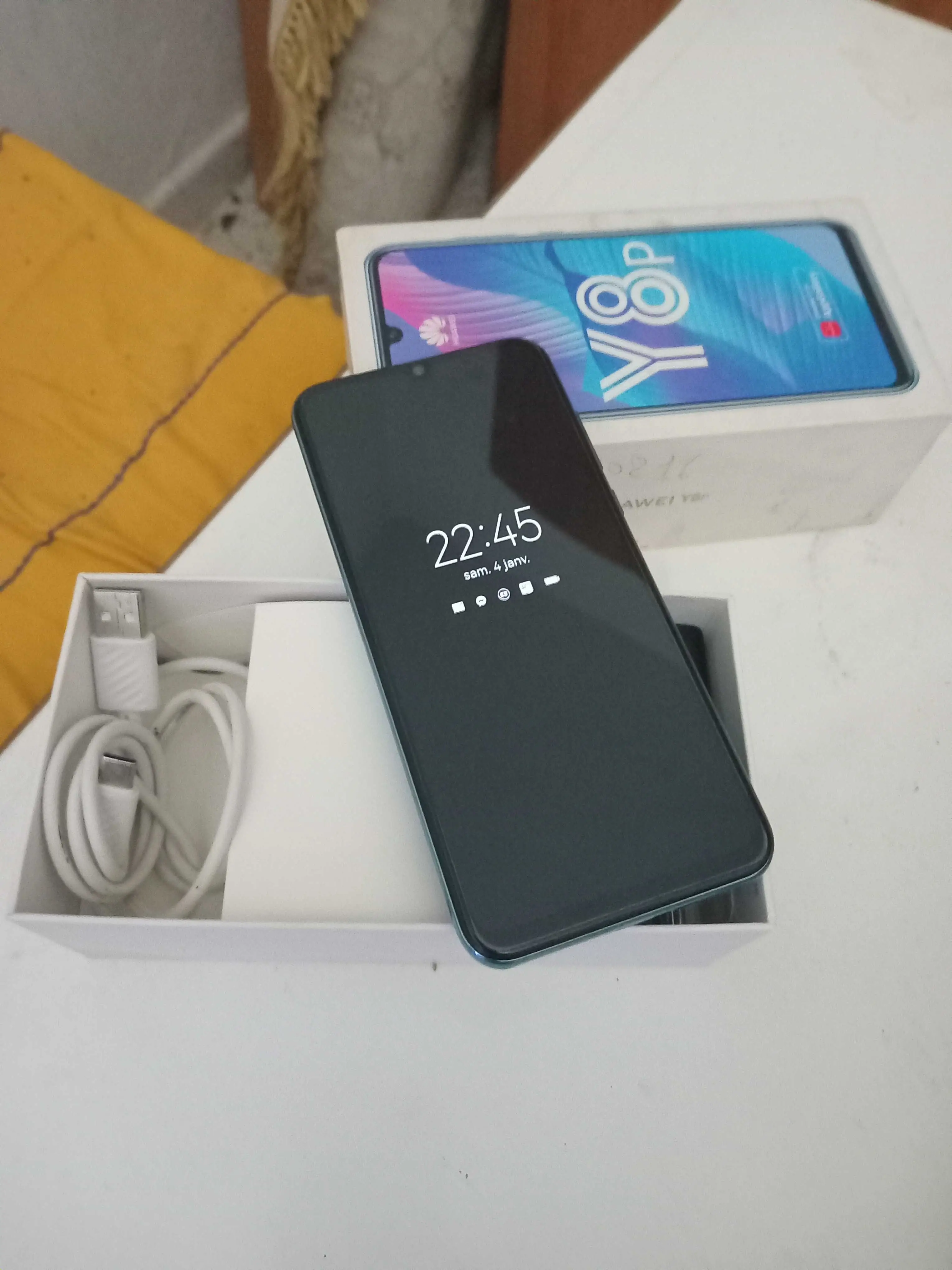  Smartphone de moi même Huawei y8p 128Gb 6Ram avec son paquet et chargeur d'origine à Tunis - Photo 2