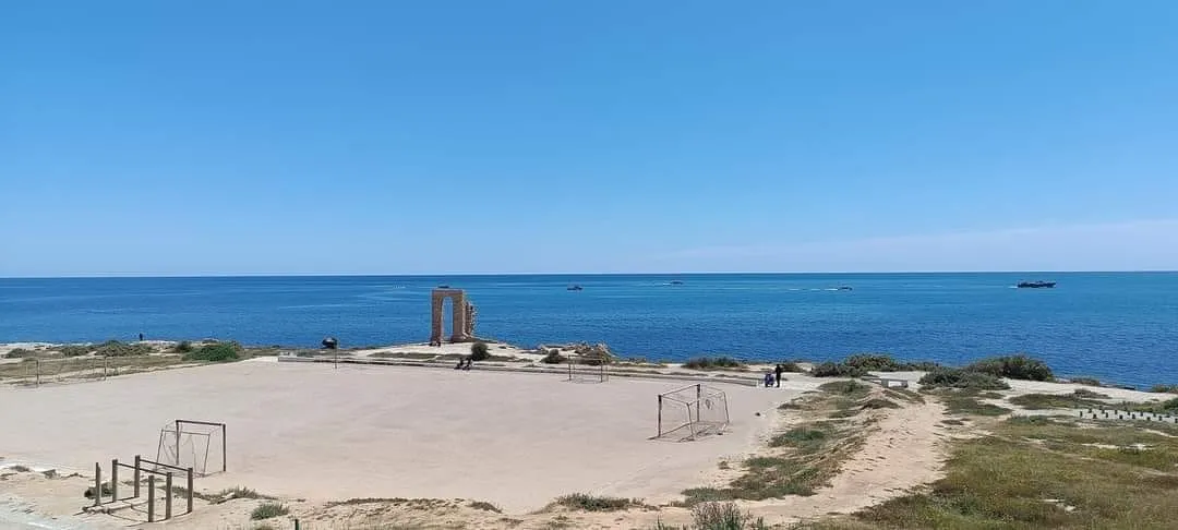     Terrain khaki à hmma