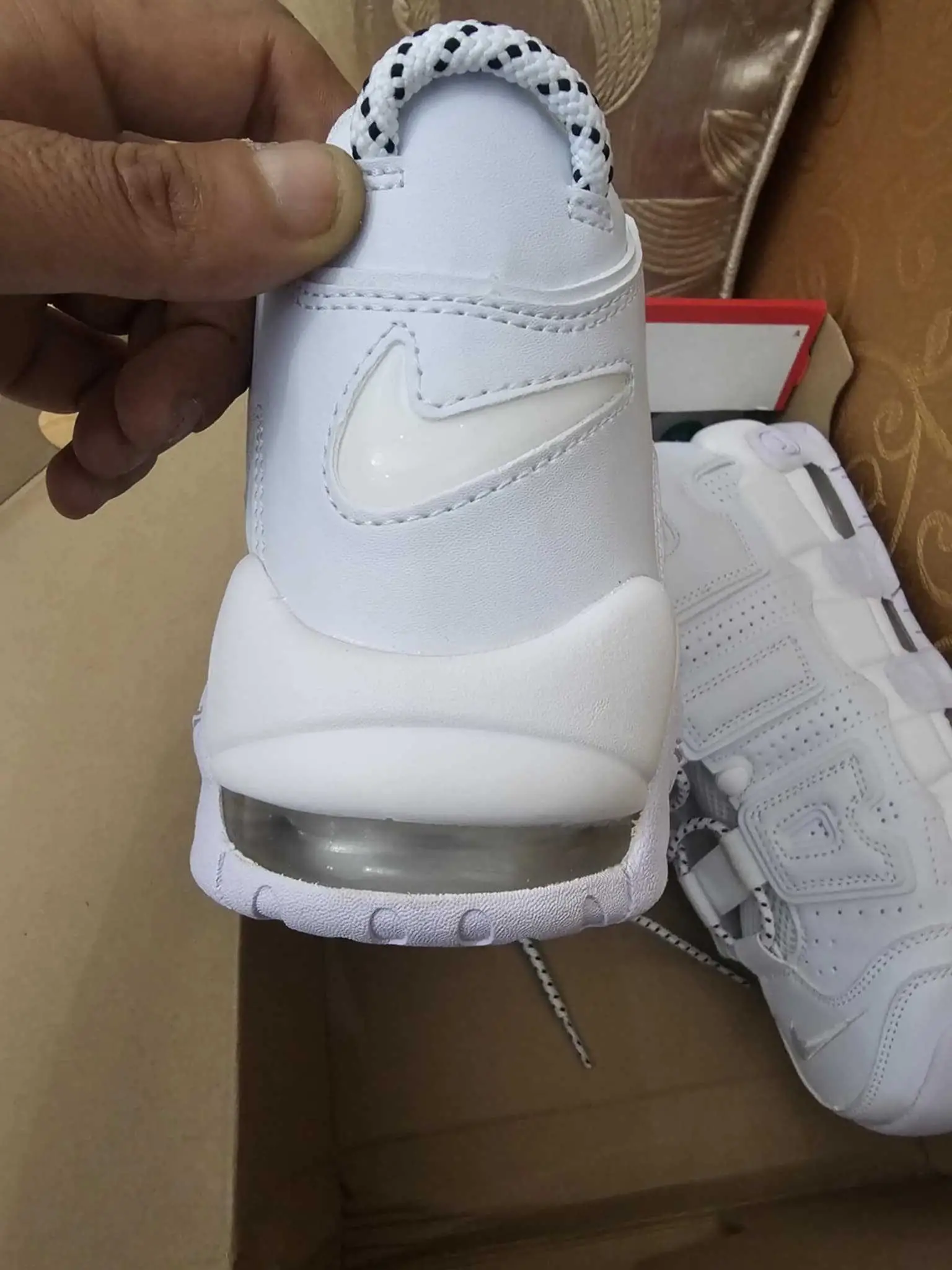  Chaussure importée nike air basket original neuf pointure 42 à Manouba - Photo 3