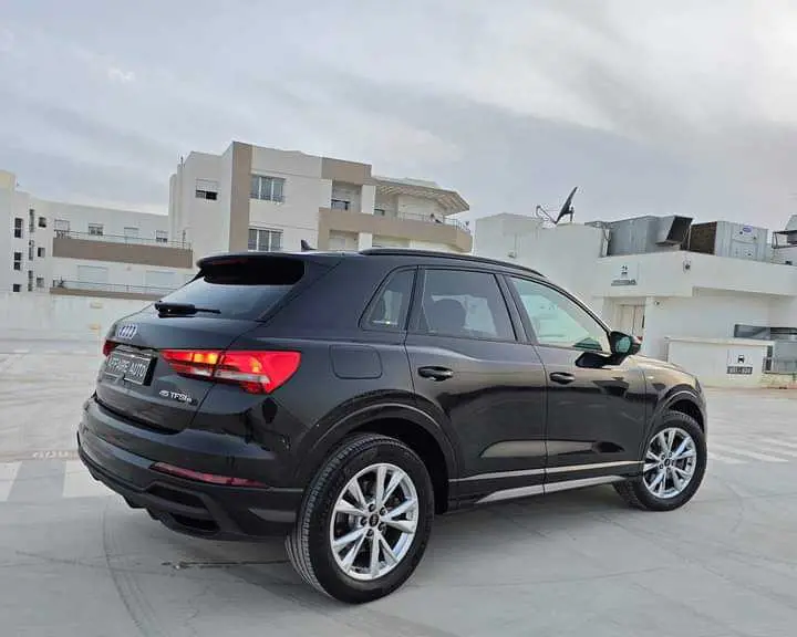  AUDI Q3 45 TFSI ESSENCE HYBRID ÉLECTRIQUE à Tunis - Photo 3