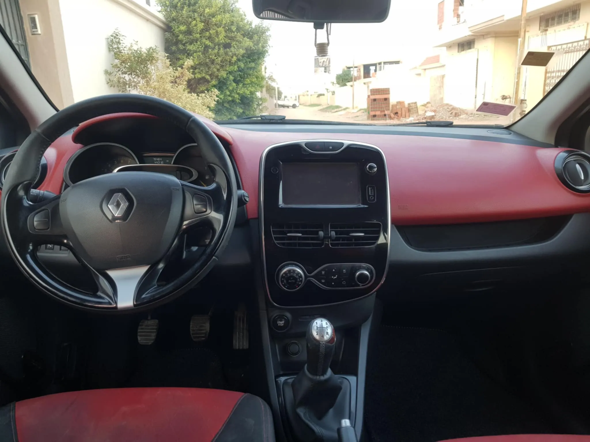  Clio 4 dynamique à Sfax - Photo 3