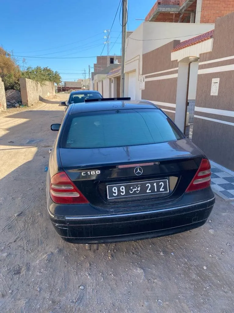  Mercedes c180 à Sfax - Photo 2