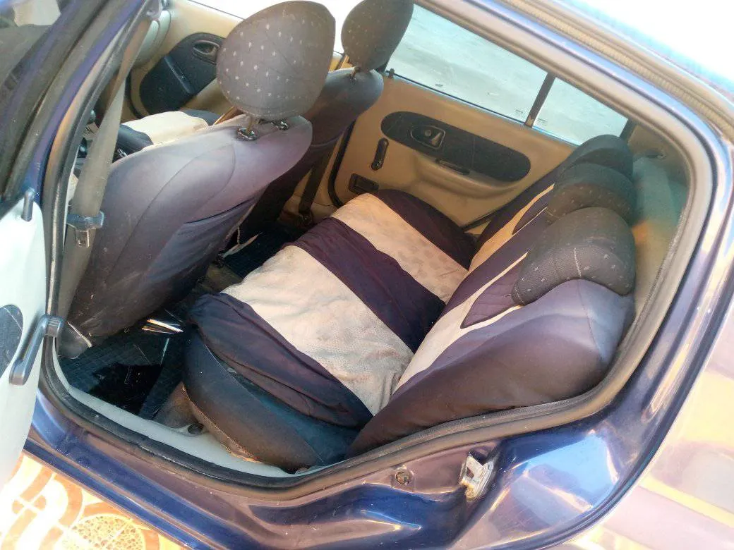  Clio classique poinssoné à Kasserine - Photo 3