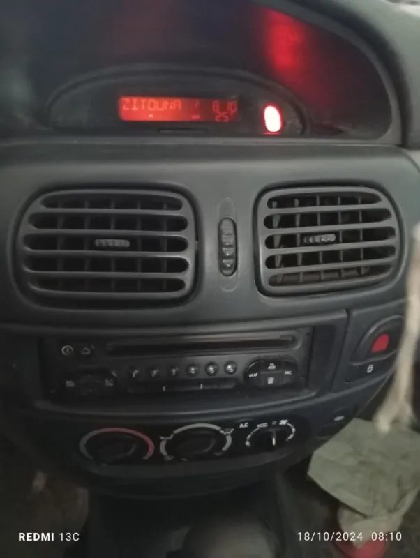 Renault Megane Essence 1999 à Tataouine - Photo 2