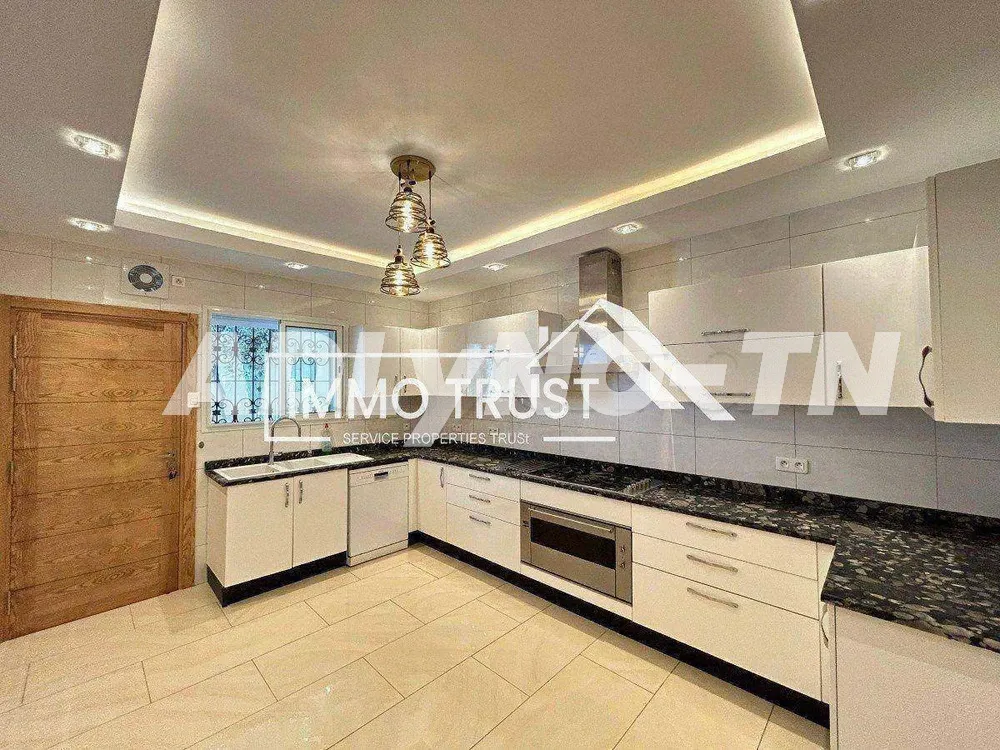 ?Villa en S+4 avec piscine et jardin à La Marsa à Tunis - Photo 4