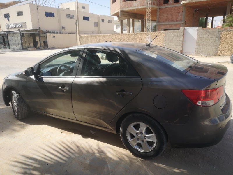 Kia CERATO Essence 2010 à Sfax - Photo 7