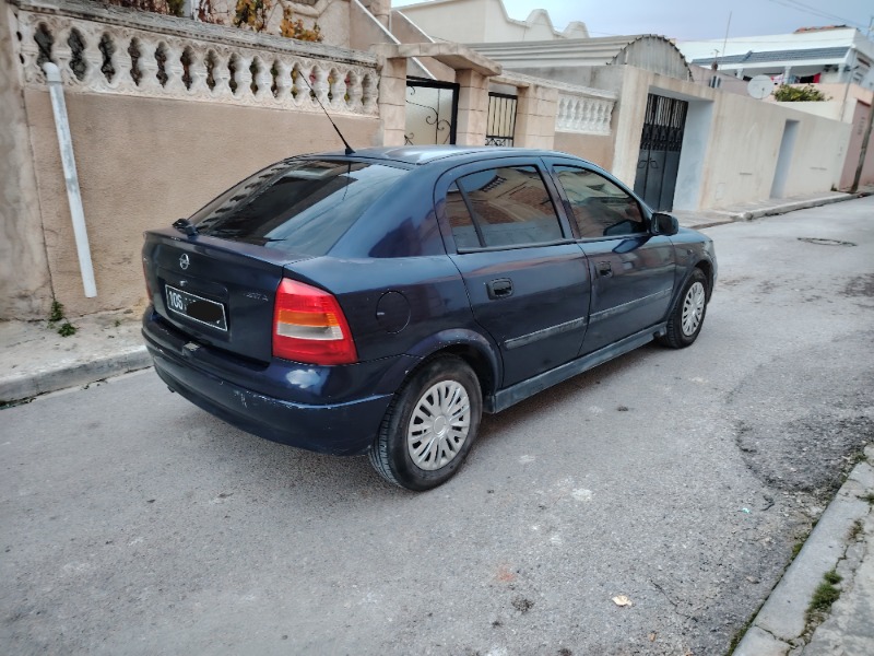 Opel Astra Essence 2002 à Ben Arous - Photo 1