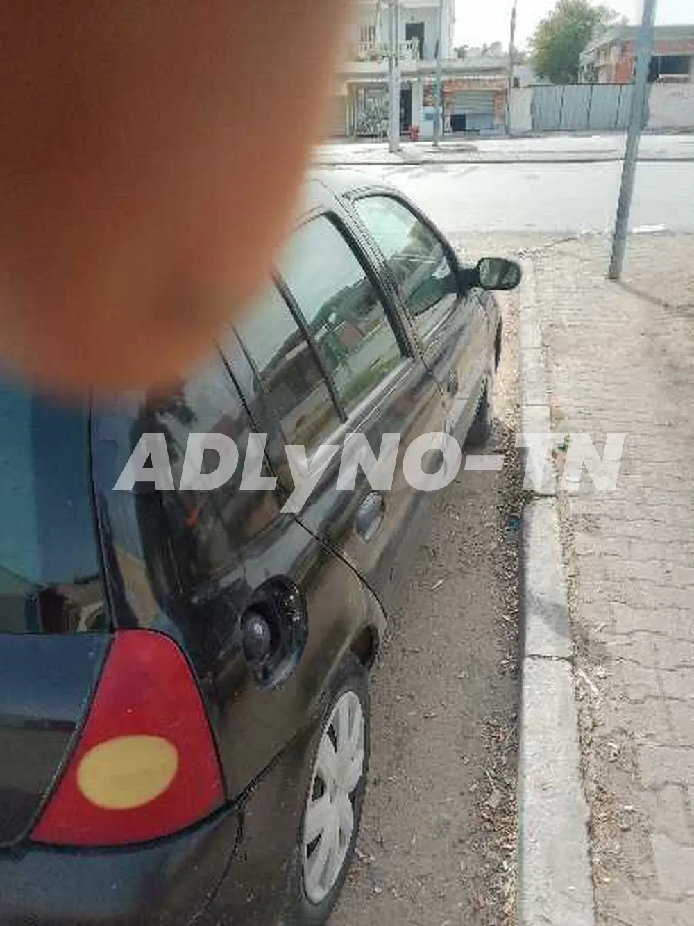 Clio près compice tout obtian à Siliana - Photo 1