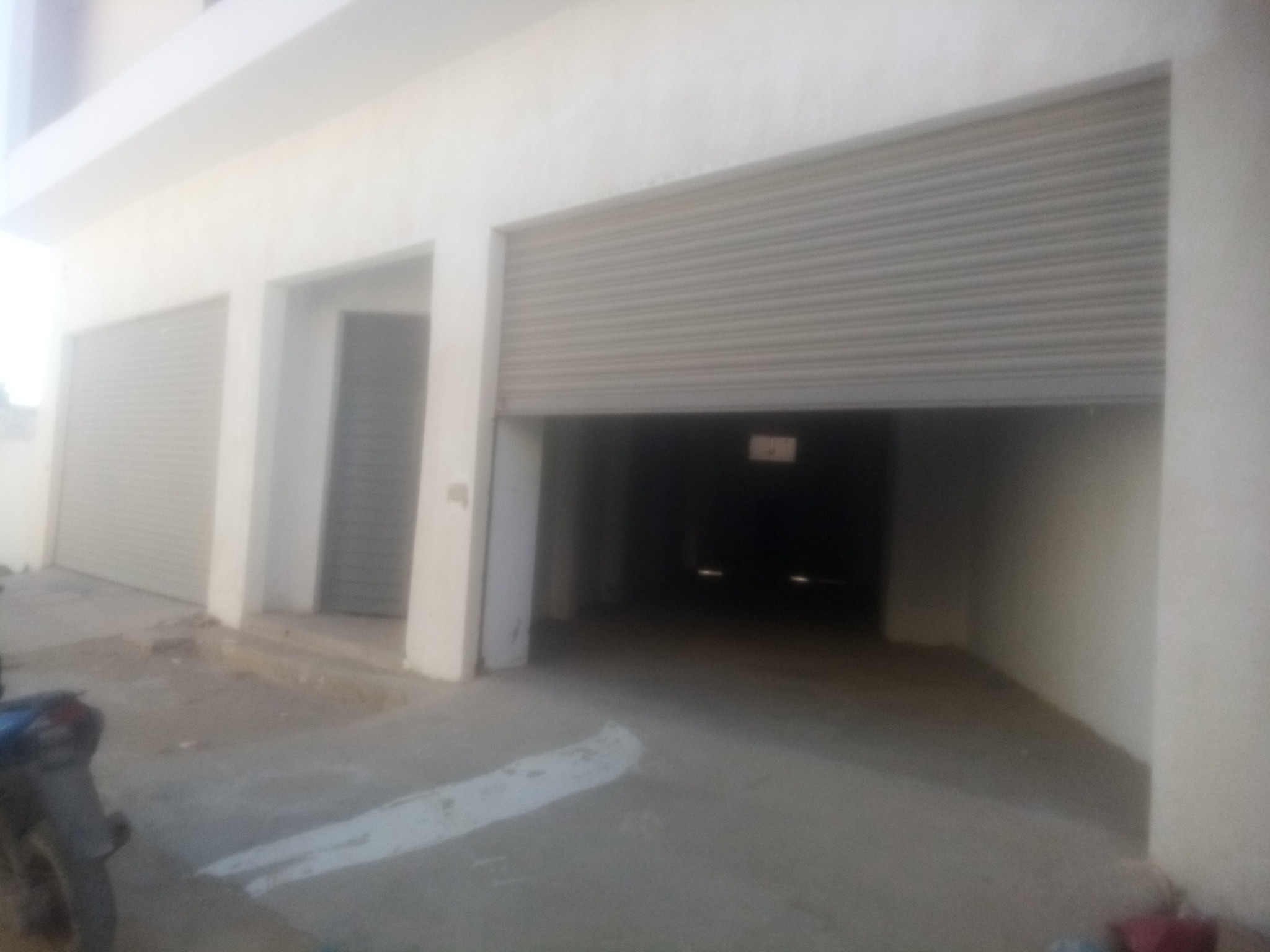    Grand depot de 306 m2 a