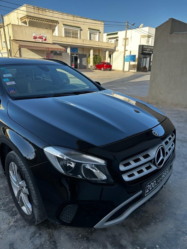 Mercedes Classe Gla Essence 2017 à Tunis - Photo 1